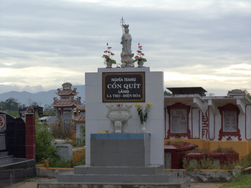 Nghĩa trang Cồn Quýt – Làng La Thọ
