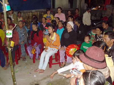 ... dưới ủng